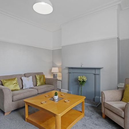 Lovely 3 Bedroom Apartment In Aberdeen Centre Exterior photo